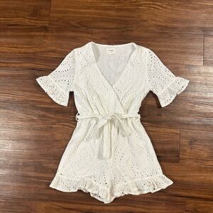 Everly White Eyelet Romper Ruffled Sleeve Tie Belt size small